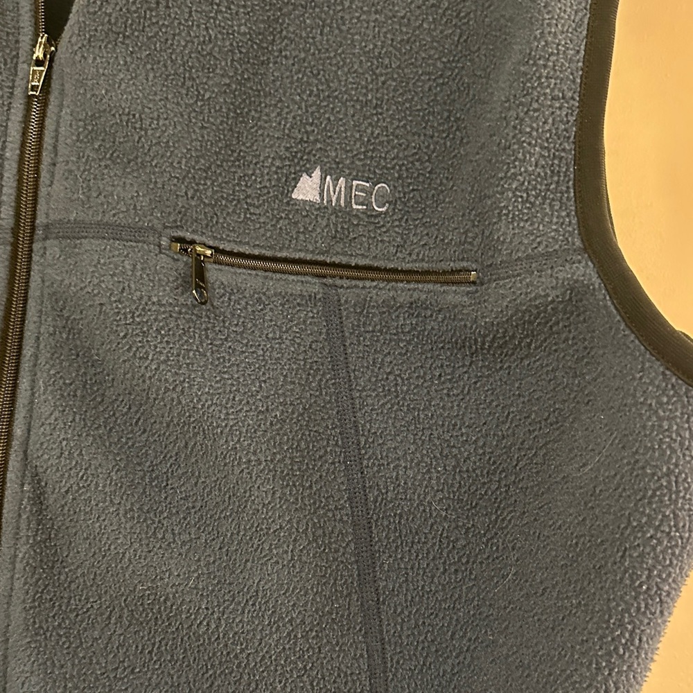 MEC Fleece Vest - Picture 2 of 4